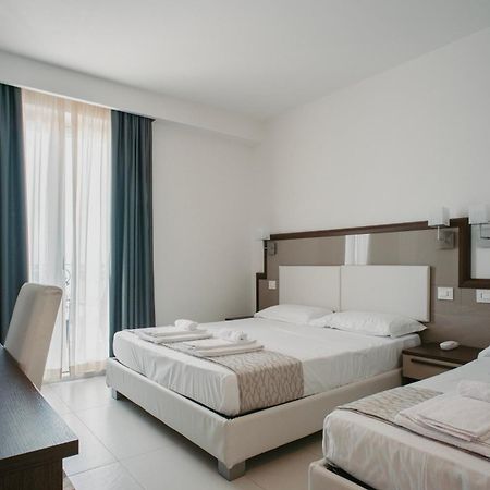 Hotel Baia Marina Cupra Marittima Buitenkant foto