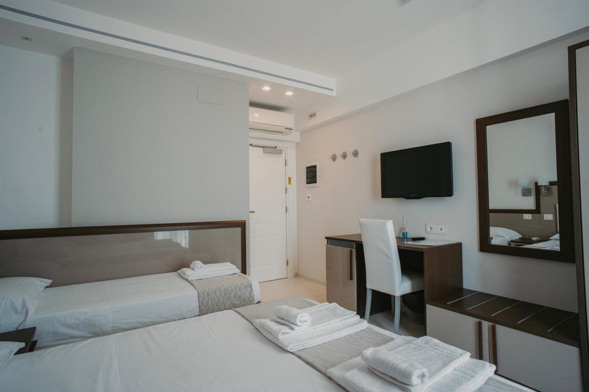 Hotel Baia Marina Cupra Marittima Buitenkant foto
