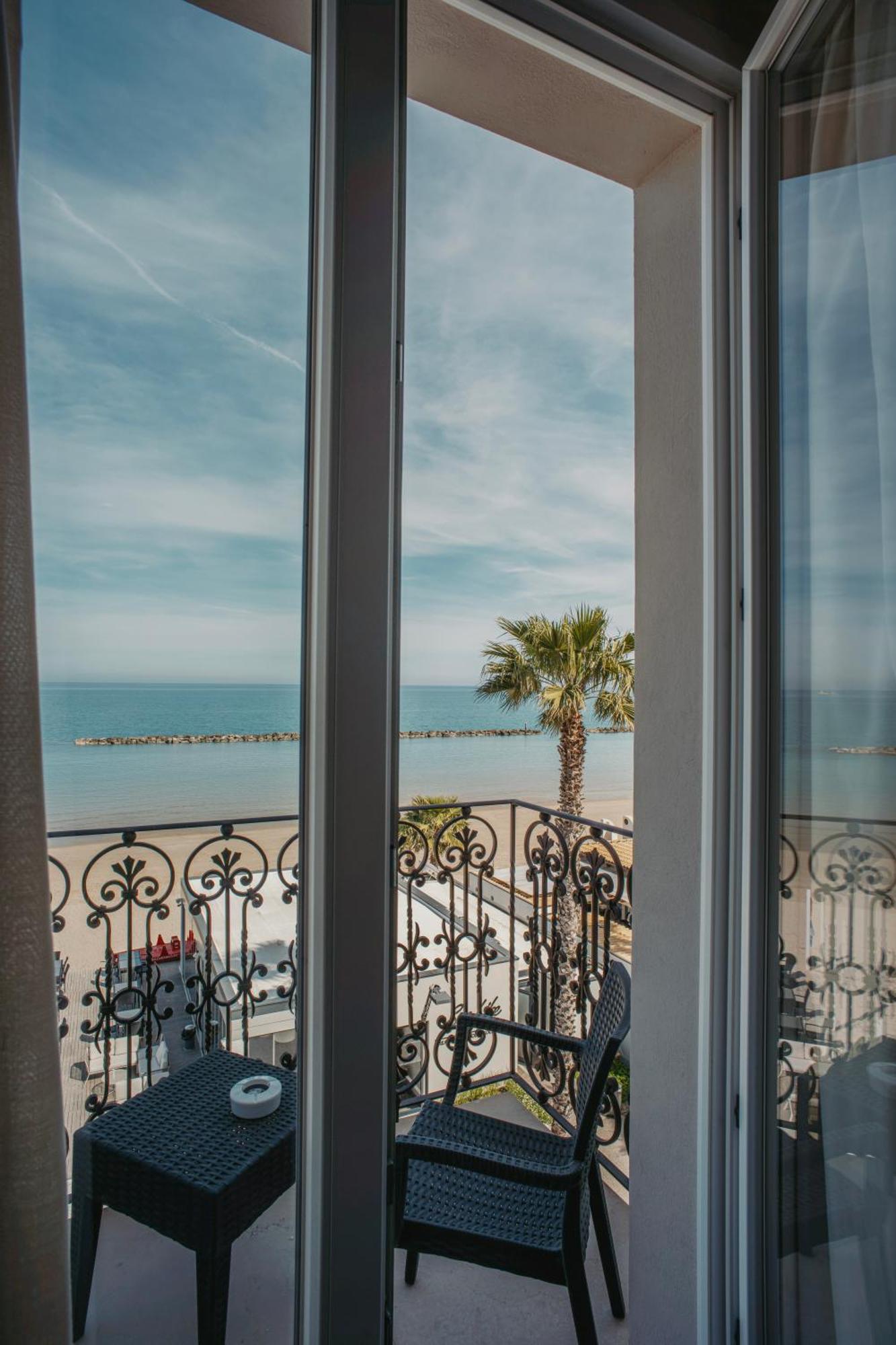 Hotel Baia Marina Cupra Marittima Buitenkant foto