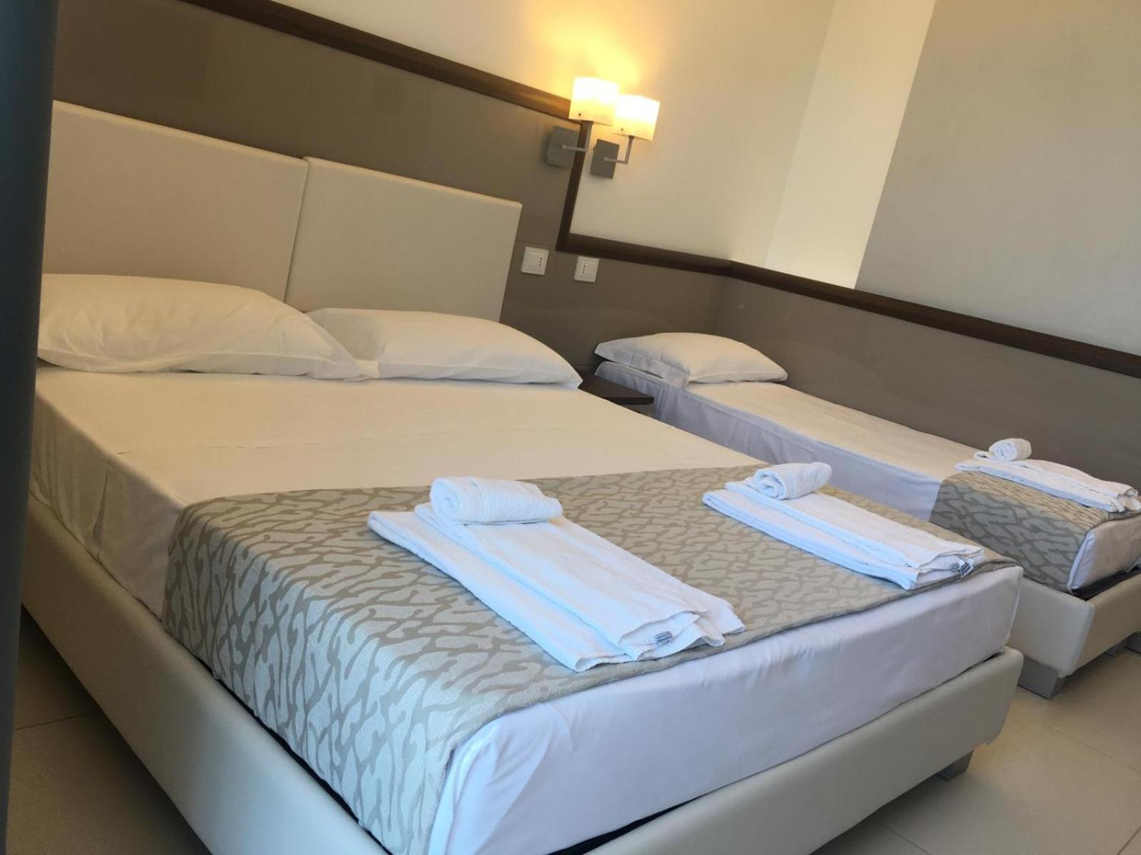 Hotel Baia Marina Cupra Marittima Buitenkant foto