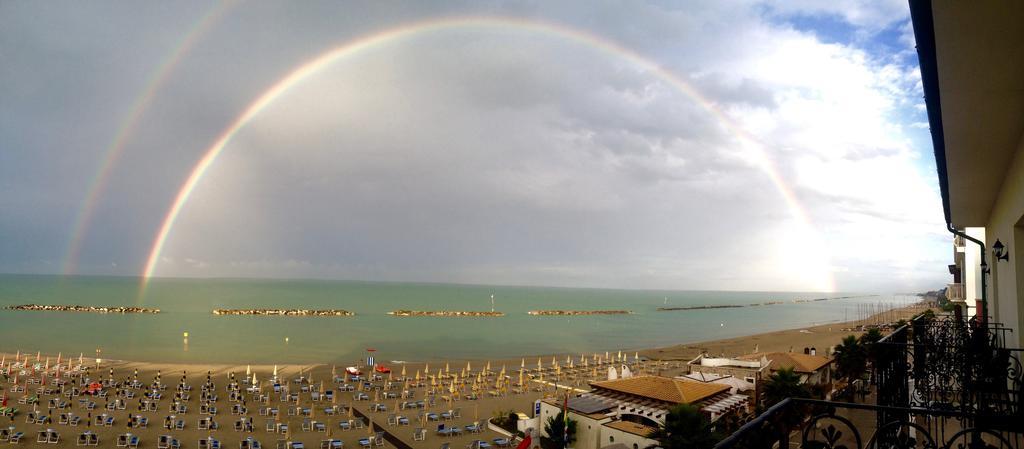 Hotel Baia Marina Cupra Marittima Buitenkant foto