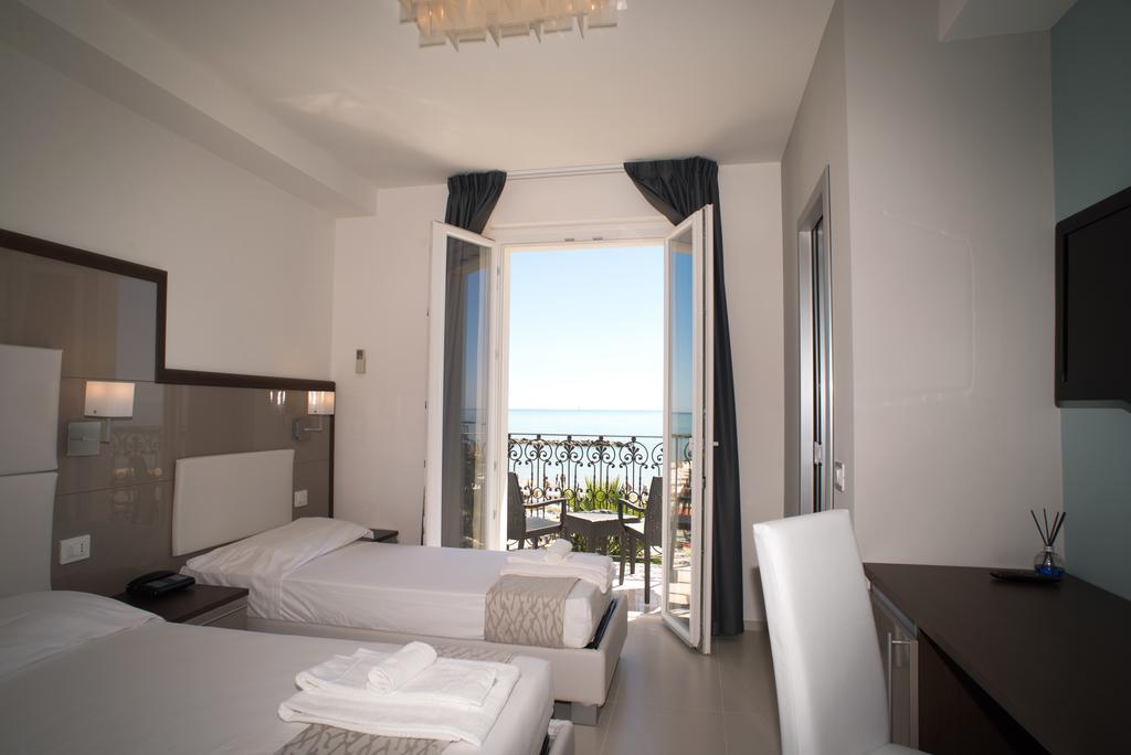 Hotel Baia Marina Cupra Marittima Buitenkant foto