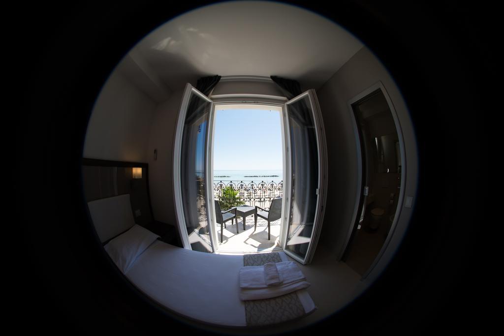 Hotel Baia Marina Cupra Marittima Buitenkant foto