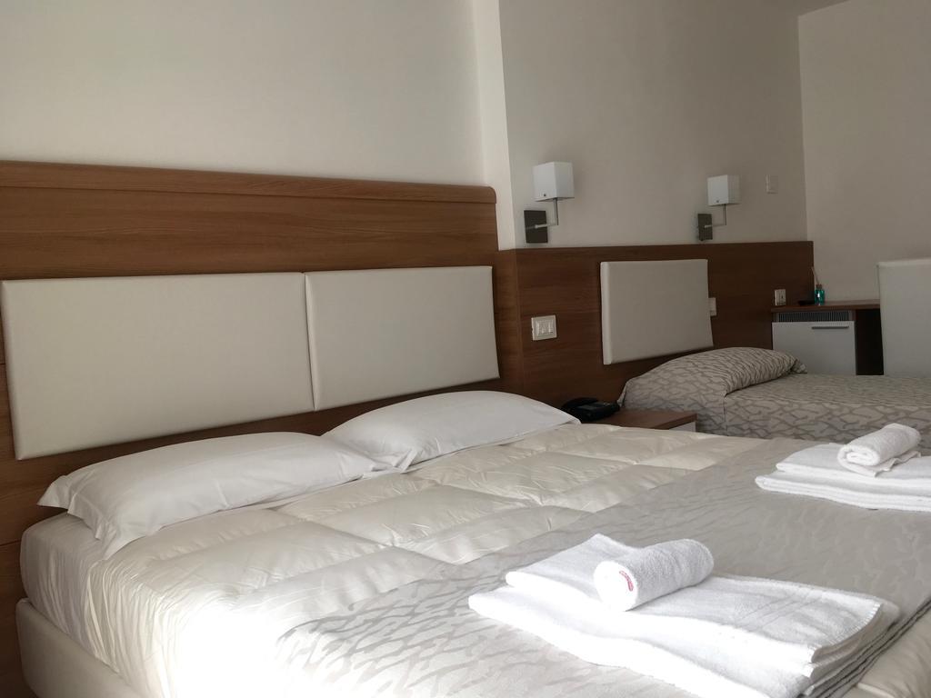 Hotel Baia Marina Cupra Marittima Buitenkant foto
