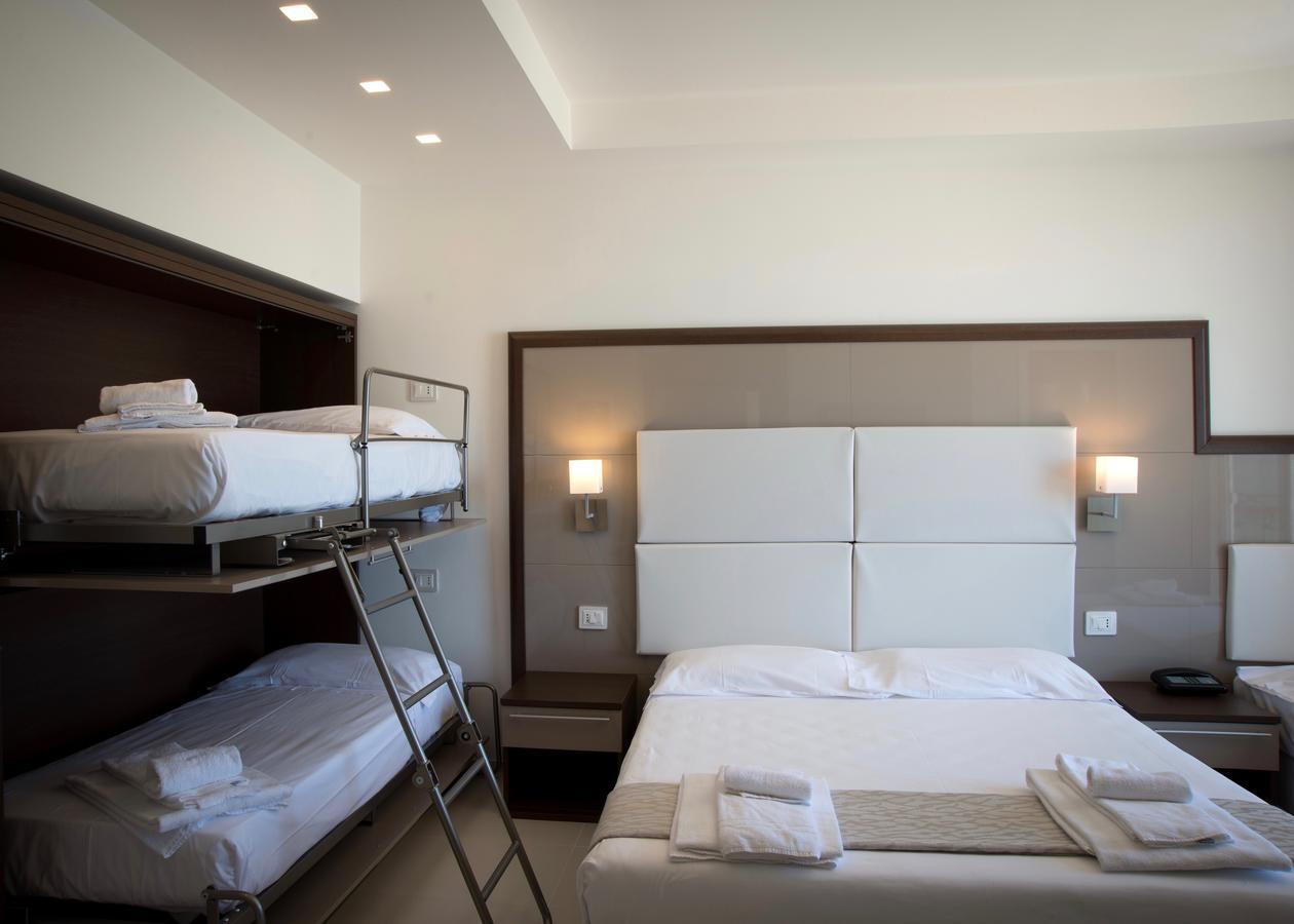 Hotel Baia Marina Cupra Marittima Buitenkant foto