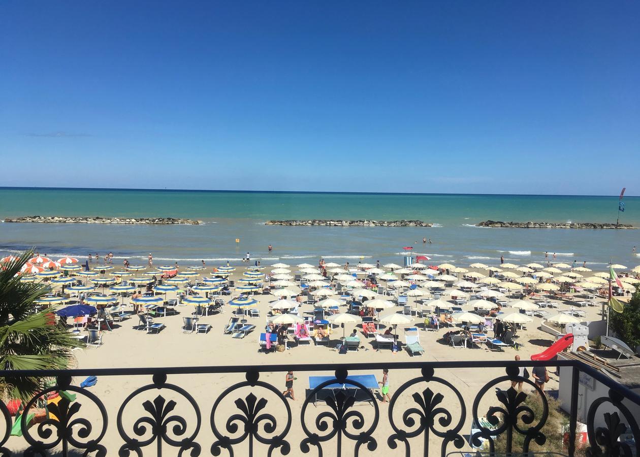 Hotel Baia Marina Cupra Marittima Buitenkant foto
